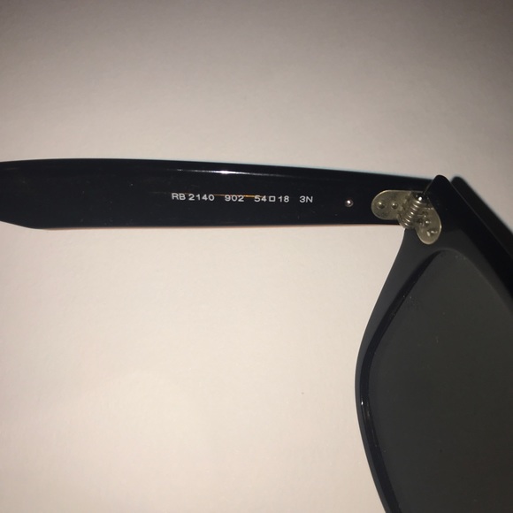Ray-Ban Unisex Sunglasses. Excellent used condition. - Picture 3 of 3